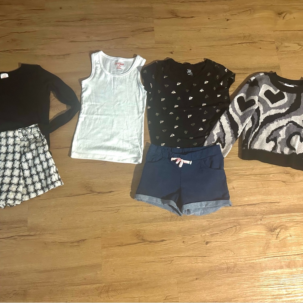 Cutes bundle of of size 5 girls clothes